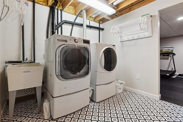 laundry room featuring washer and dryer and baseboards
