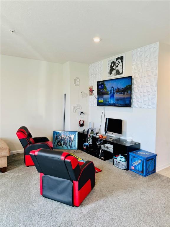 159 Cole Dr, Robinson Twp Nwa, PA 15136 - carpeted living area featuring baseboards
