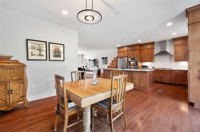 dining area with dark wood-type flooring, recessed lighting, and baseboards