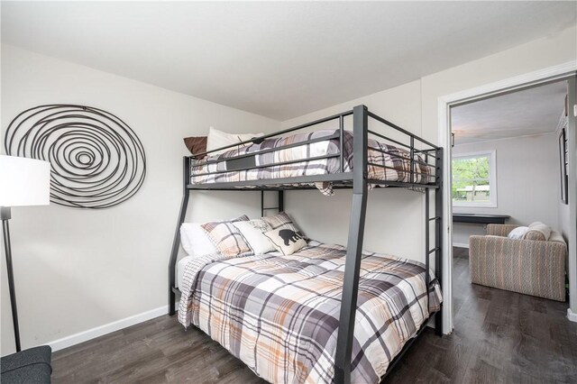145 Robinson Pl, Perry Twp Arm, PA 16041 - bedroom featuring wood finished floors and baseboards