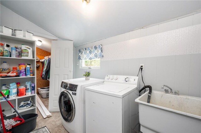145 Robinson Pl, Perry Twp Arm, PA 16041 - laundry room with washer and clothes dryer