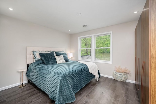 bedroom featuring dark wood-style flooring, baseboards, and recessed lighting