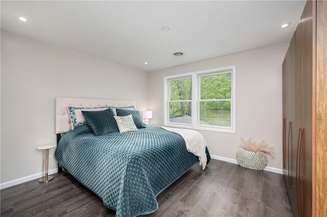 145 Robinson Pl, Perry Twp Arm, PA 16041 - bedroom with dark wood-style flooring, baseboards, and recessed lighting