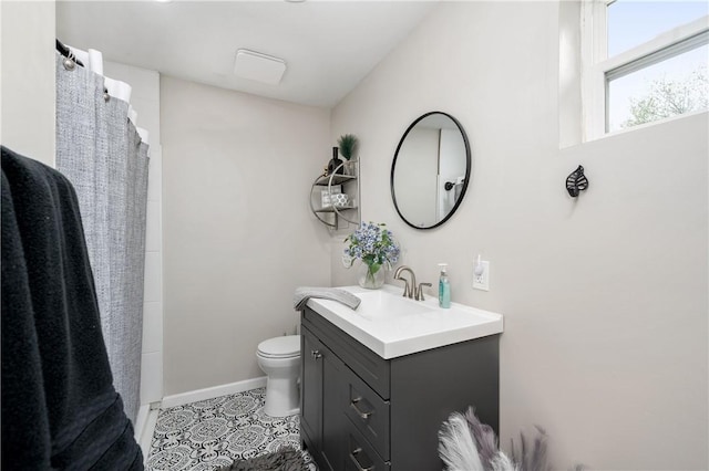 bathroom with toilet, vanity, tile patterned flooring, baseboards, and a shower with curtain