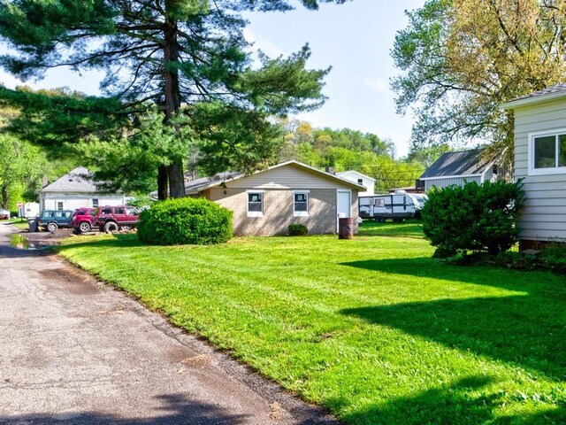 411 4th St, Darlington, PA 16115 - view of grassy yard
