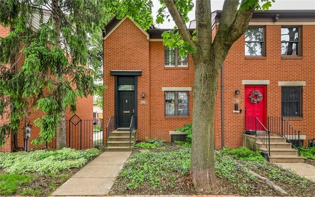 view of front facade featuring brick siding