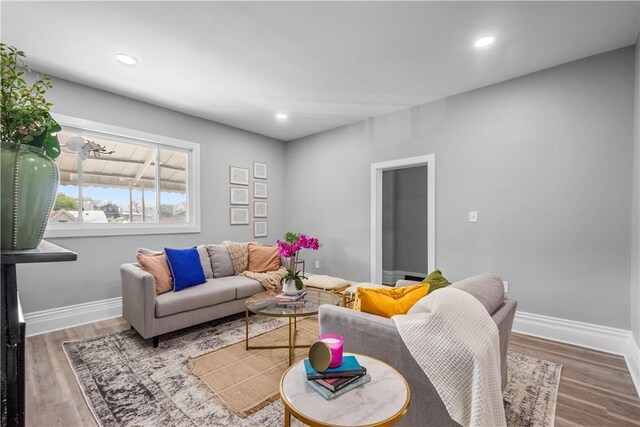 living area with wood finished floors, baseboards, and recessed lighting