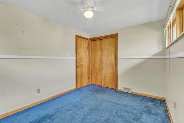 empty room featuring a ceiling fan, carpet floors, and baseboards