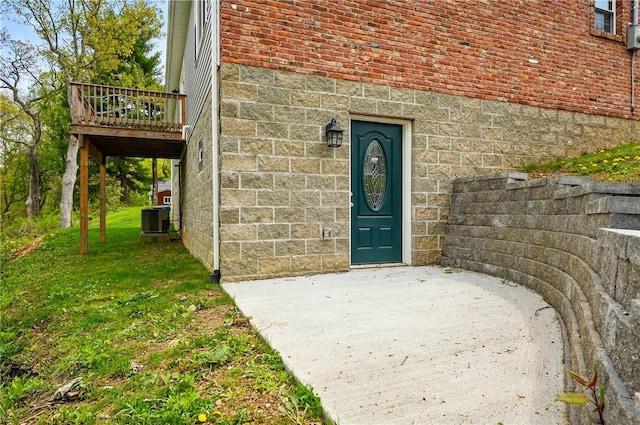 958 Cliff Mine Rd, Coraopolis, PA 15108 - entrance to property with central air condition unit, a wooden deck, and a yard