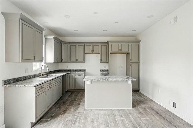 958 Cliff Mine Rd, Coraopolis, PA 15108 - kitchen featuring a sink, gray cabinets, a kitchen island, and recessed lighting