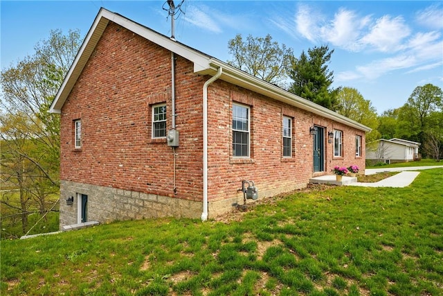 958 Cliff Mine Rd, Coraopolis, PA 15108 - view of property exterior featuring a lawn and brick siding
