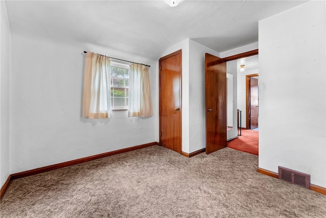 2405 Whited St, Brookline, PA 15226 - empty room featuring carpet, baseboards, and vaulted ceiling