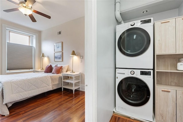 526 Armandale St, Central North Side, PA 15212 - laundry area featuring stacked washer and clothes dryer, dark wood-style floors, and a ceiling fan