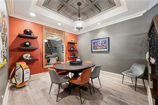 dining area featuring ornamental molding, light wood-style floors, arched walkways, a tray ceiling, and baseboards
