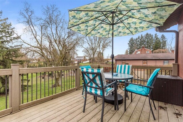 deck with outdoor dining space