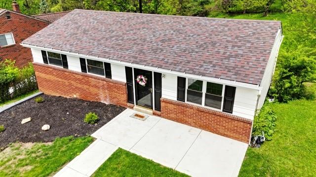 513 Crestview Dr, Plum Boro, PA 15239 - ranch-style home featuring brick siding and roof with shingles