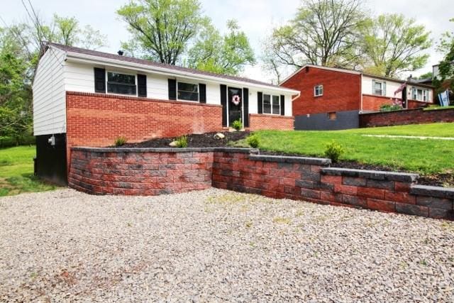 513 Crestview Dr, Plum Boro, PA 15239 - ranch-style home with brick siding and a front yard