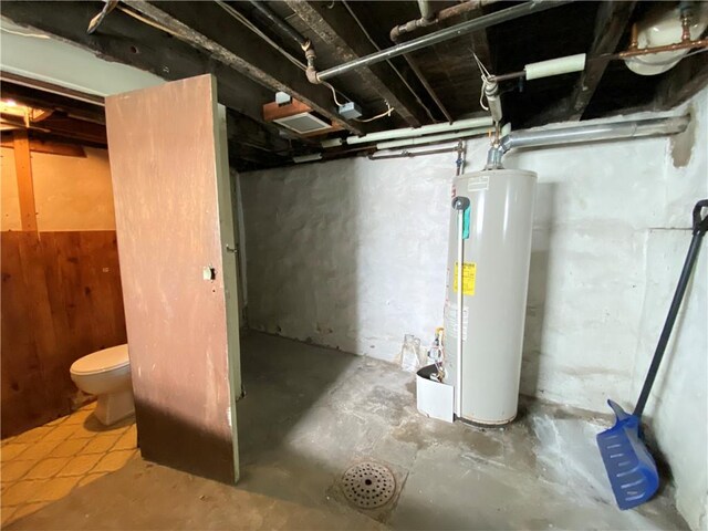 811 Farragut St, Highland Park, PA 15206 - unfinished below grade area featuring gas water heater