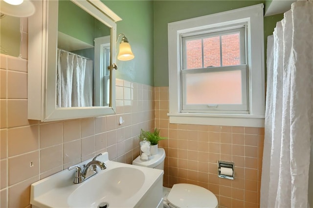 6810 Grand Ave, Neville Twp, PA 15225 - full bath with tile walls, a sink, toilet, tasteful backsplash, and a shower with curtain