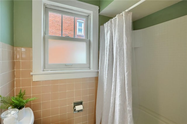 6810 Grand Ave, Neville Twp, PA 15225 - full bath featuring curtained shower and tile walls
