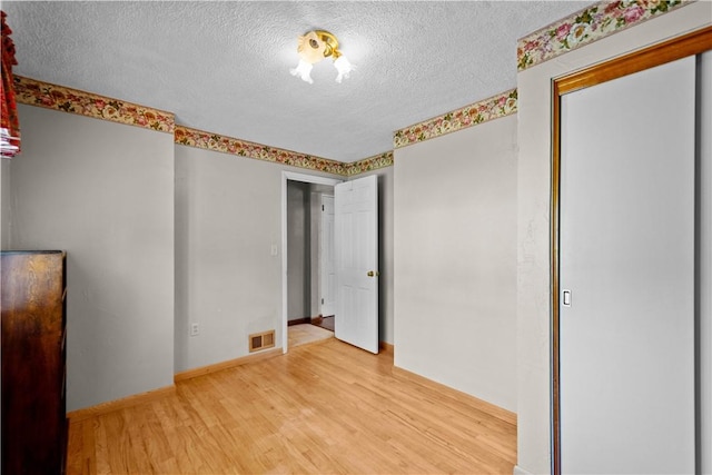 230 Brookwood Rd, Peters Twp, PA 15367 - unfurnished bedroom with light wood-type flooring, a textured ceiling, baseboards, and a closet