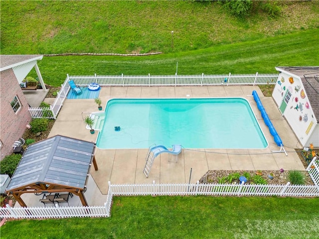 view of swimming pool