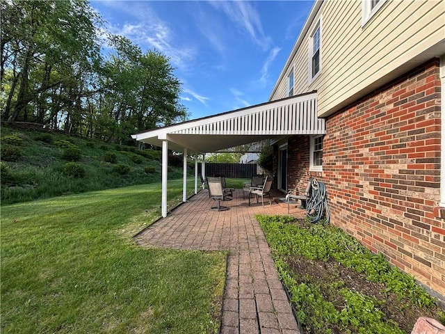 view of grassy yard featuring a patio