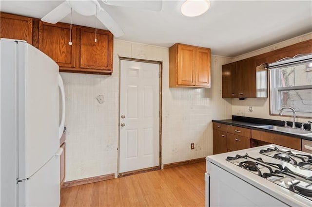 149 Fairfax Rd, Forest Hills Boro, PA 15221 - kitchen with white appliances, a sink, light wood-style floors, a ceiling fan, and dark countertops