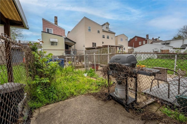 view of yard with fence and a residential view