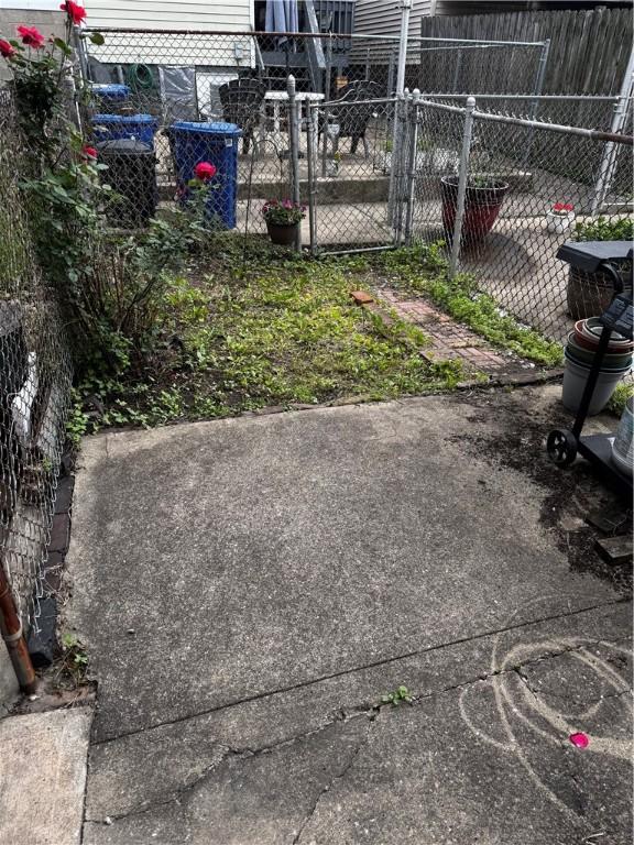 325 Taylor St, Bloomfield, PA 15224 - view of yard with fence