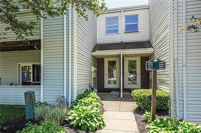 1611 Kenzie Dr, Robinson Twp Nwa, PA 15205 - property entrance with brick siding