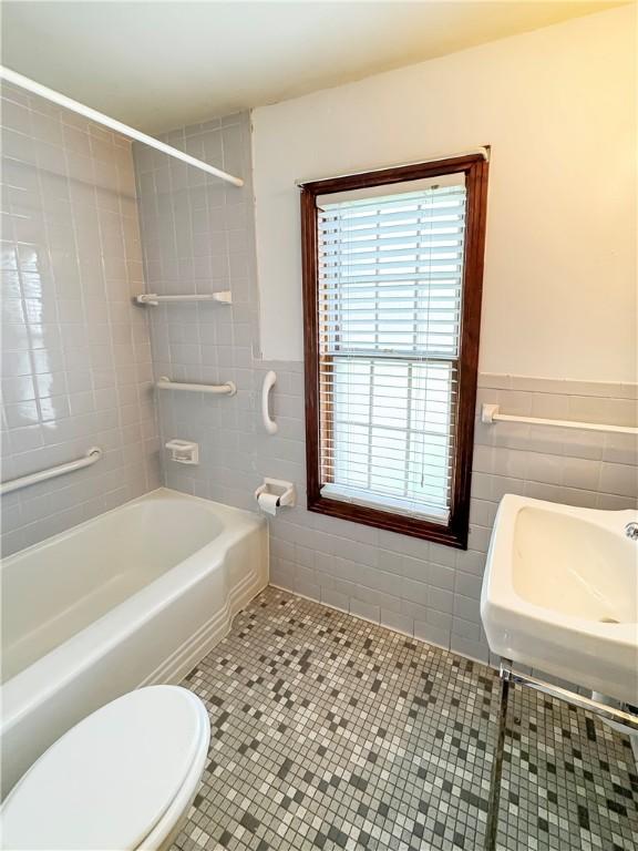 245 Constitution Dr, Pleasant Hills, PA 15236 - photo 24