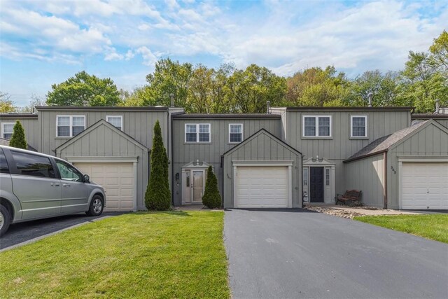 567 Brandywine Dr, Cranberry Twp, PA 16066 - view of property featuring a front yard and asphalt driveway