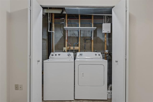 567 Brandywine Dr, Cranberry Twp, PA 16066 - laundry room featuring washer and clothes dryer