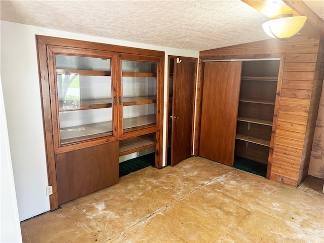 unfurnished bedroom featuring a textured ceiling