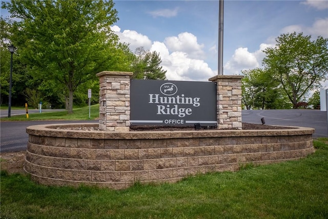 view of community / neighborhood sign