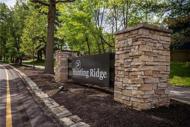 view of community / neighborhood sign