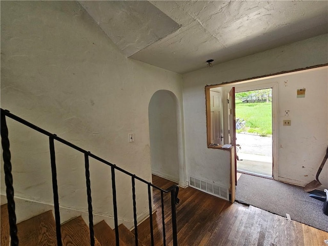 256 Duff Rd, Penn Hills, PA 15235 - foyer with arched walkways and wood finished floors