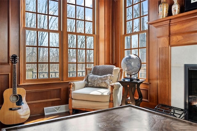 904 Champlain Pl, Adams Twp, PA 15044 - living area featuring a high ceiling