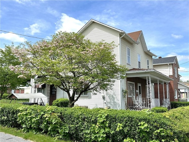 view of front of house featuring covered porch