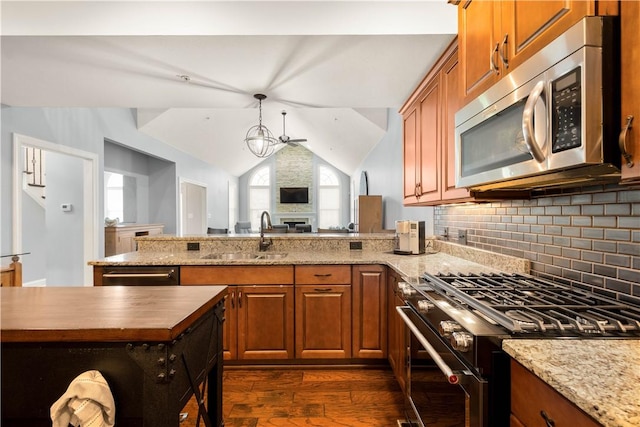 112 Shelton Place Dr, Connoquenessing Boro, PA 16033 - kitchen with appliances with stainless steel finishes, a sink, dark wood finished floors, vaulted ceiling, and backsplash