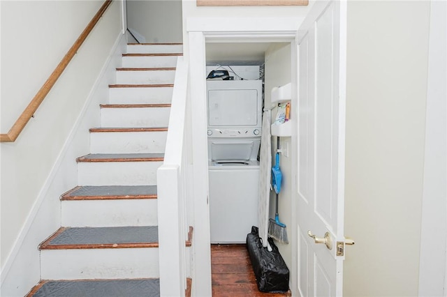154 E Kittanning St, W/N Mahoning Twps, PA 16256 - staircase with stacked washer and clothes dryer and wood finished floors