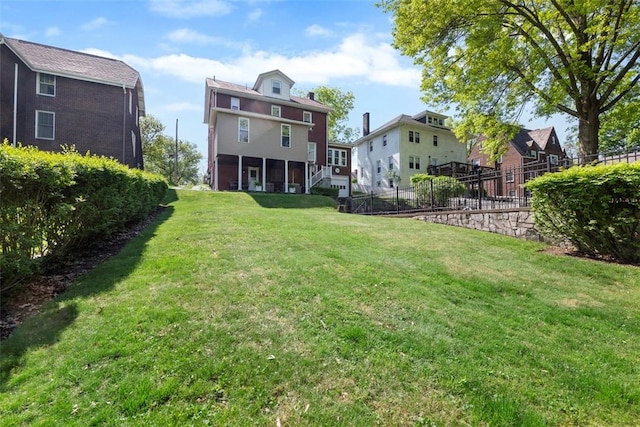 view of yard with a residential view