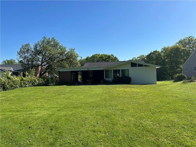 316 Franklin Dr, Peters Twp, PA 15241 - back of property with a yard