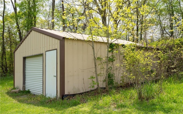 view of outdoor structure featuring an outdoor structure