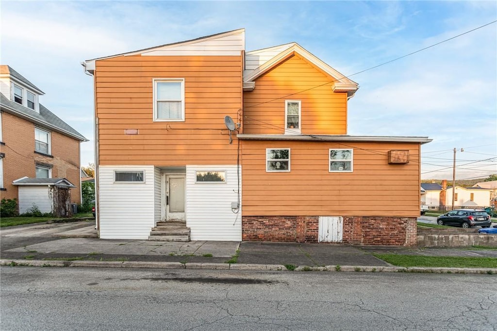302 E Washington Ave, Connellsville, PA 15425 - view of rear view of house