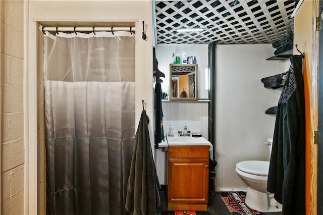 bathroom featuring toilet, curtained shower, and vanity