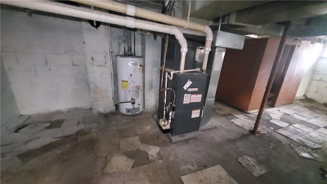 1710 3rd Ave, New Brighton, PA 15066 - unfinished basement featuring water heater