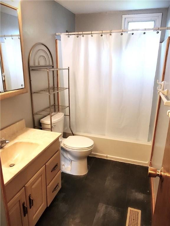 620 Gross St, Conway, PA 15027 - bathroom featuring toilet, shower / tub combo with curtain, and vanity