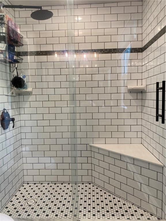 9935 Greiser Rd, Conneaut Lake Cra, PA 16316 - full bathroom with a tile shower